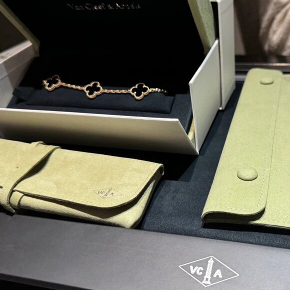 Authentic Van Cleef & Arpels 8K Yellow Gold Bracelet - Picture 3 of 10